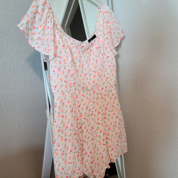 Trixxi short romper - Picture 3 of 4